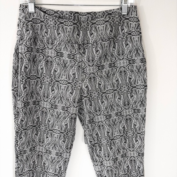 Lulu B capri pull on pants - Picture 3 of 3